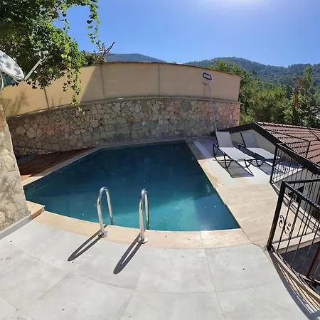 Kalkan Islamlar'da Tas Ev Vila *
